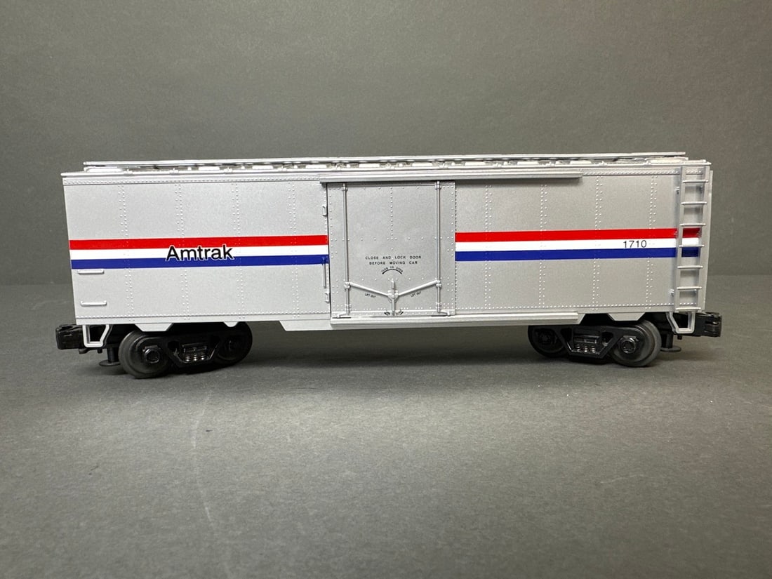 Mikes Train House O-scale mismatch Amtrak cars -_x000B_Reefer Car 20-94010, ExpressTrak Mail Box (1 of 20)