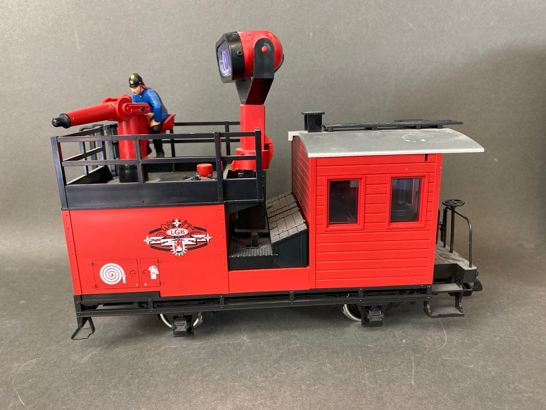LGB trains G scale mismatch cars - Fire Brigade Truck with Headlights and Maintenance Searchlight (1 of 14)