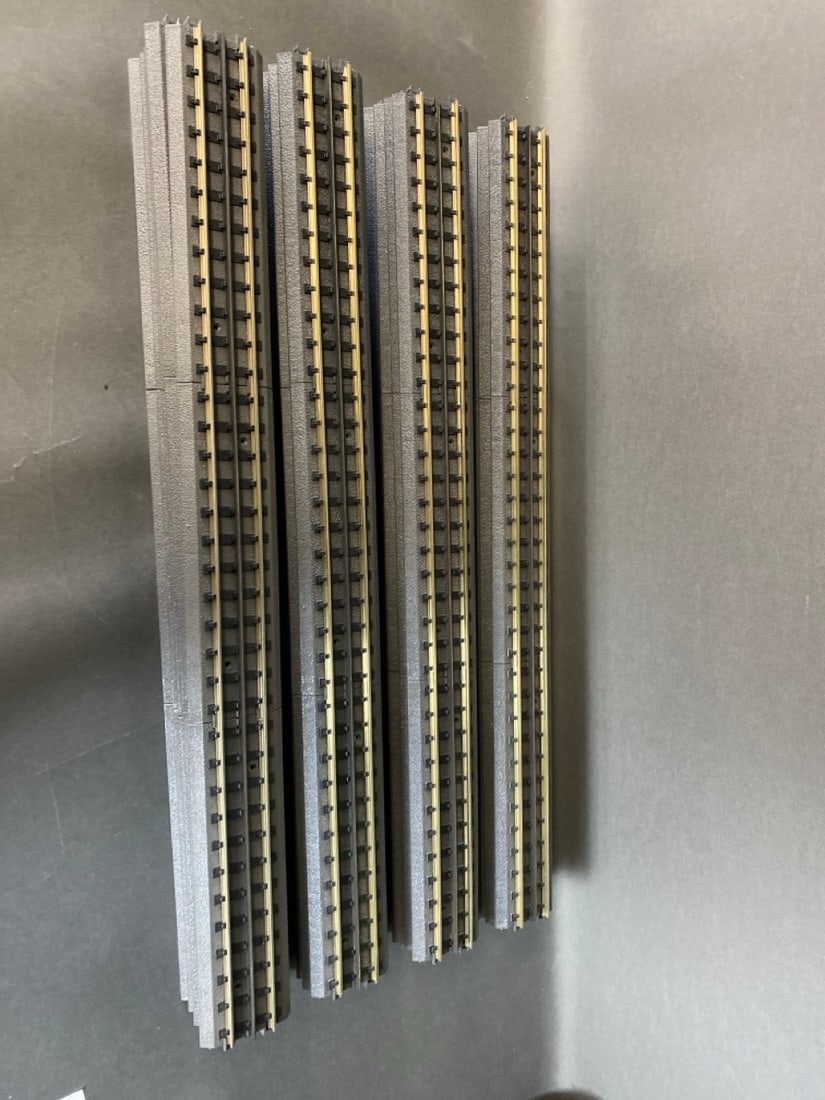 Mikes Train House O-scale RealTrax  20 30 inches straight segments , used , condition varies (1 of 8)