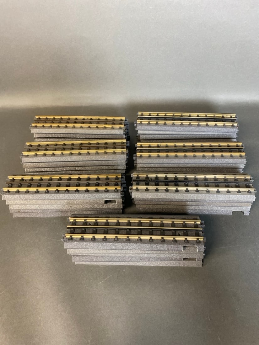 Mikes Train House O-scale RealTrax 36 10 inch straight segments ,used . Condition varies (1 of 7)