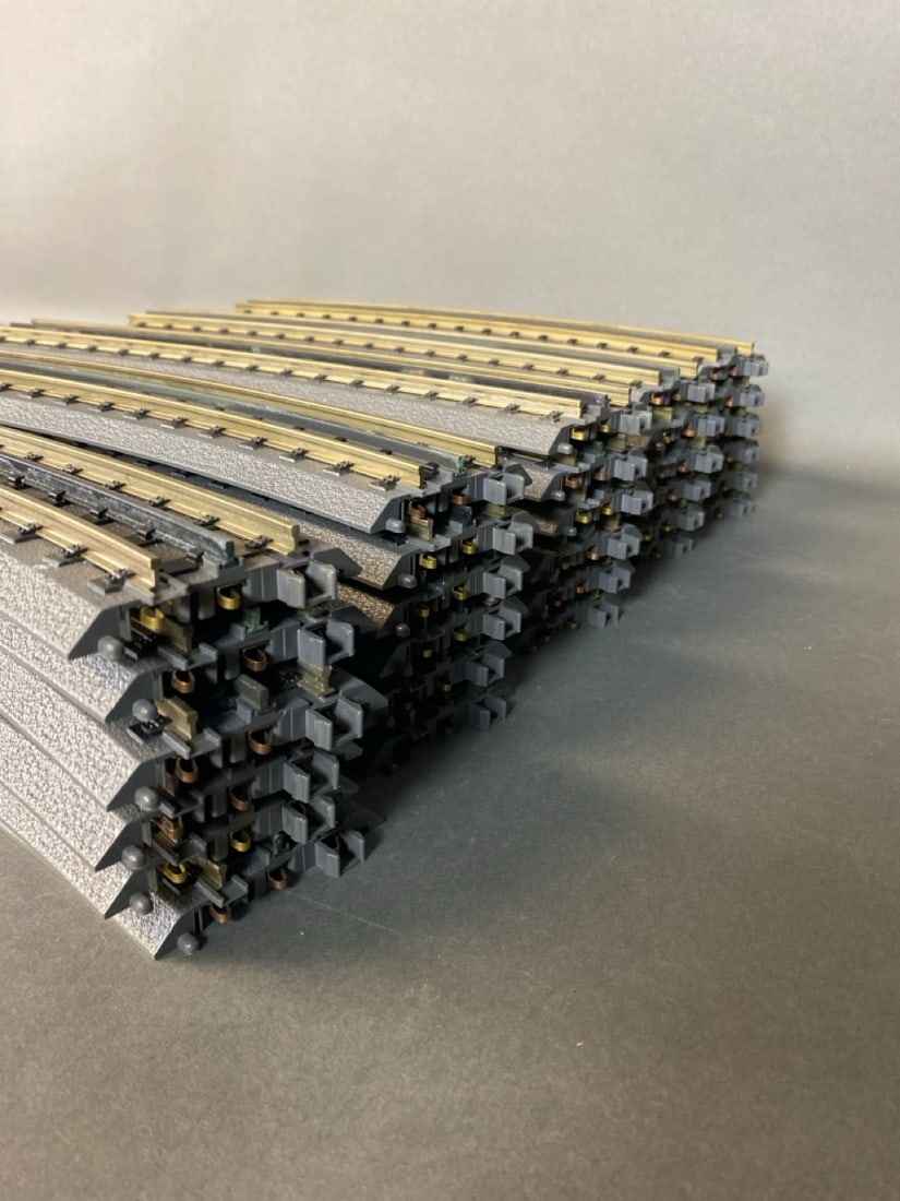 Mikes Train House O-scale RealTrax 30 0-54Ó curved segments , used . Condition varies: Mikes Train House O-scale RealTrax 30 0-54Ó curved segments , used . Condition varies