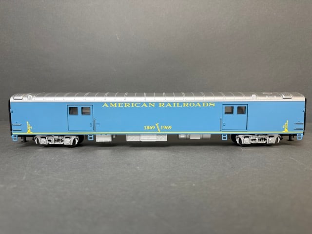 Mikes Train House O-scale Golden Spike (American Railroads) - 5-Car 70Õ ABS Passenger Set (Smooth) (1 of 20)