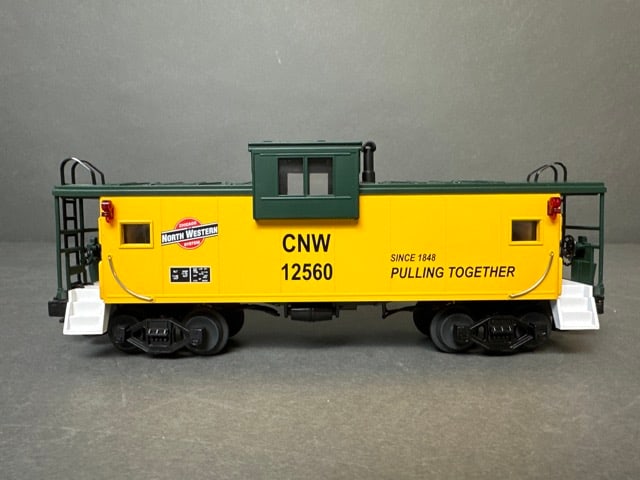 Mikes Train House / Rail King O-scale Chicago Northwestern - 70Õ Streamlined Full Length Vista (1 of 16)