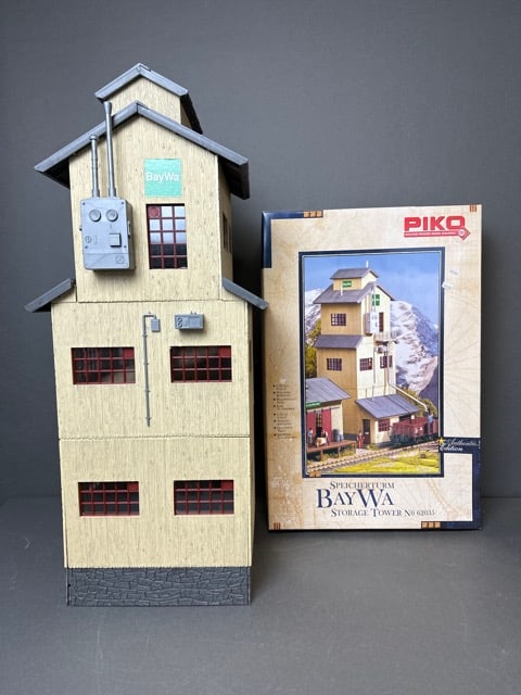 Piko/ LGB G-scale BayWa Co-Op Silos (2) and Speicherturm BayWa Storage Tower - 62036 (2) and 62035 (1 of 18)