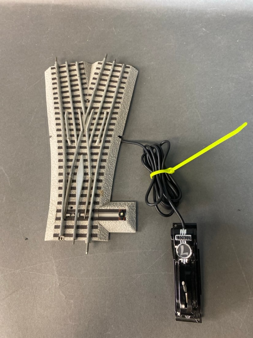 Lionel FastTrack Switches  Two 0-72 Remote Switch controller . Used (1 of 10)