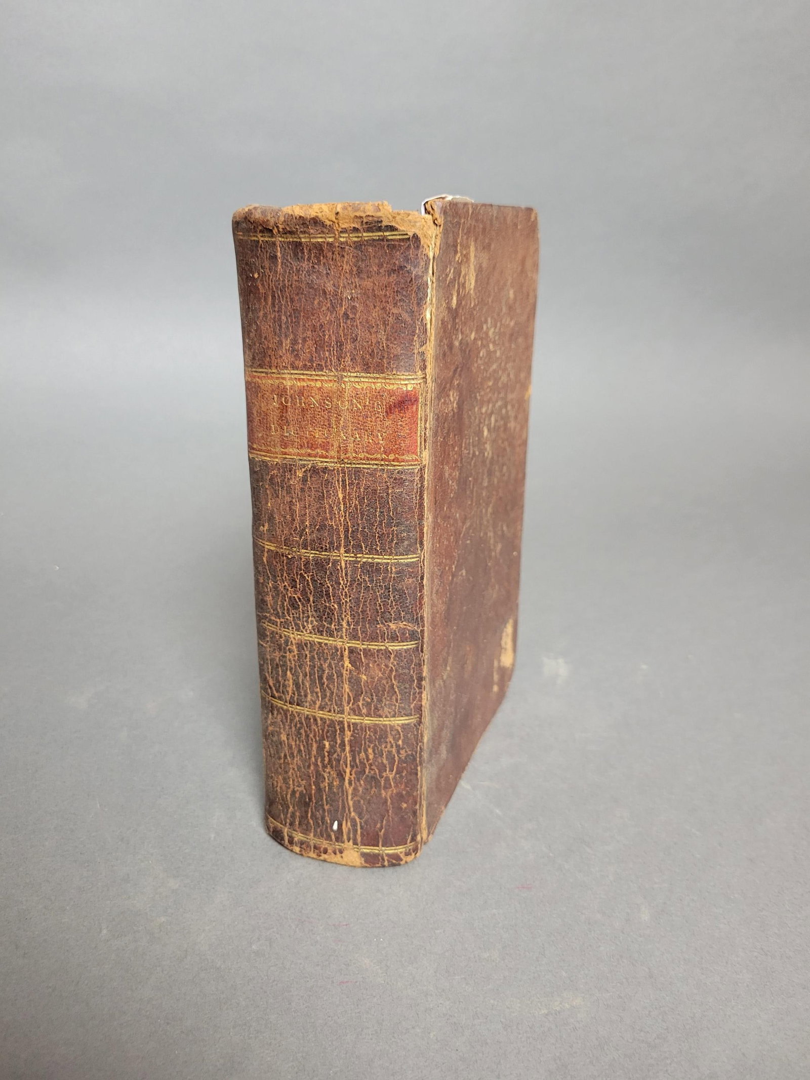 Dictionary of the English Language: [Literature] Johnson, Samuel. Dictionary of the English Language. Jacob Johnson & Co., Philadelphia. 1805.Thick 8vo. Double column. Contemporary full tree calf, gilt rules spine red leather title. Fir