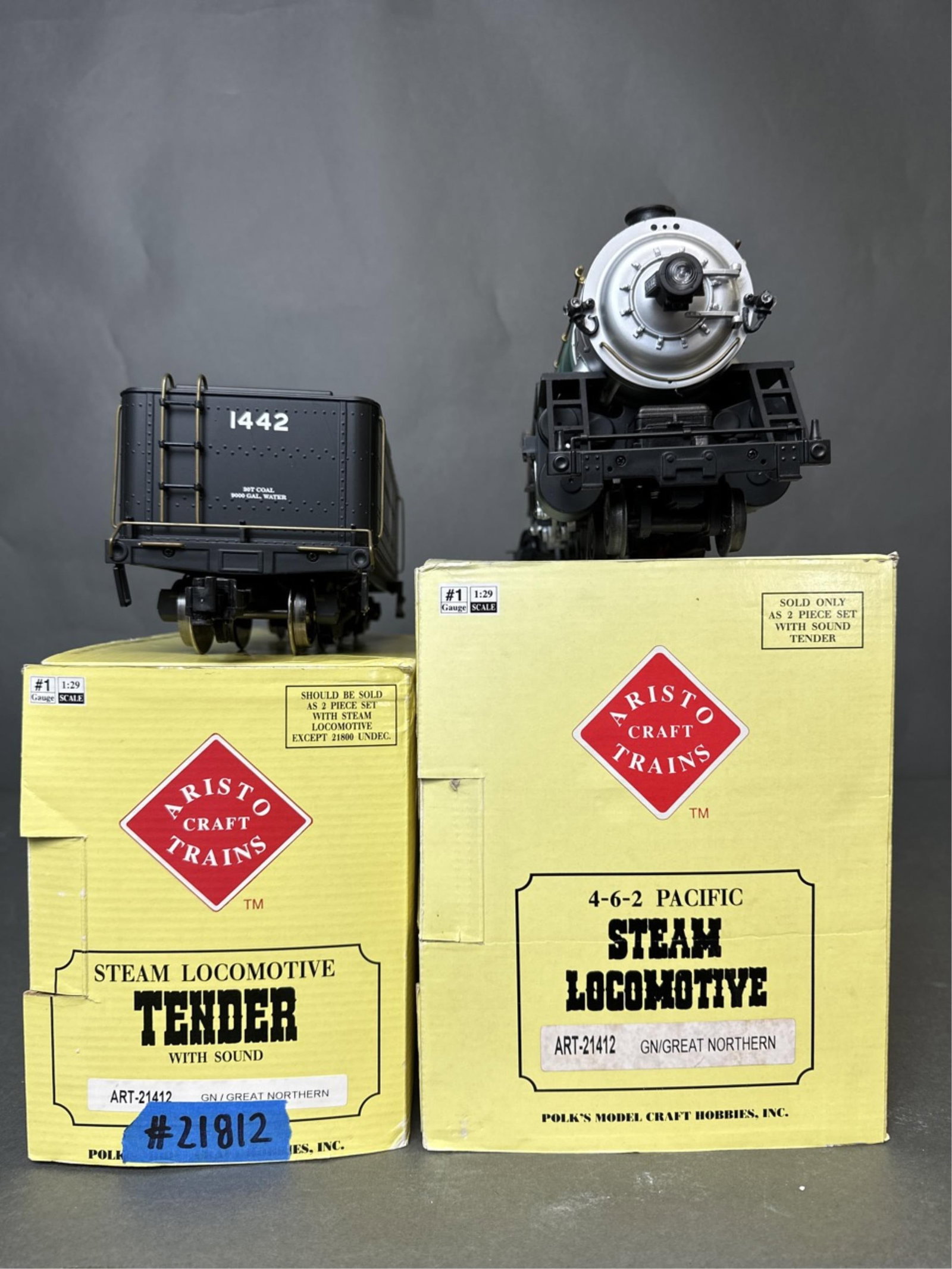 Aristo craft 4-6-2 Pacific Steam Locomotive and te: Locomotive (measured) tested runs F/B, both come with original boxes, car numbers are 1442; see pics for imperfections -Location: T3