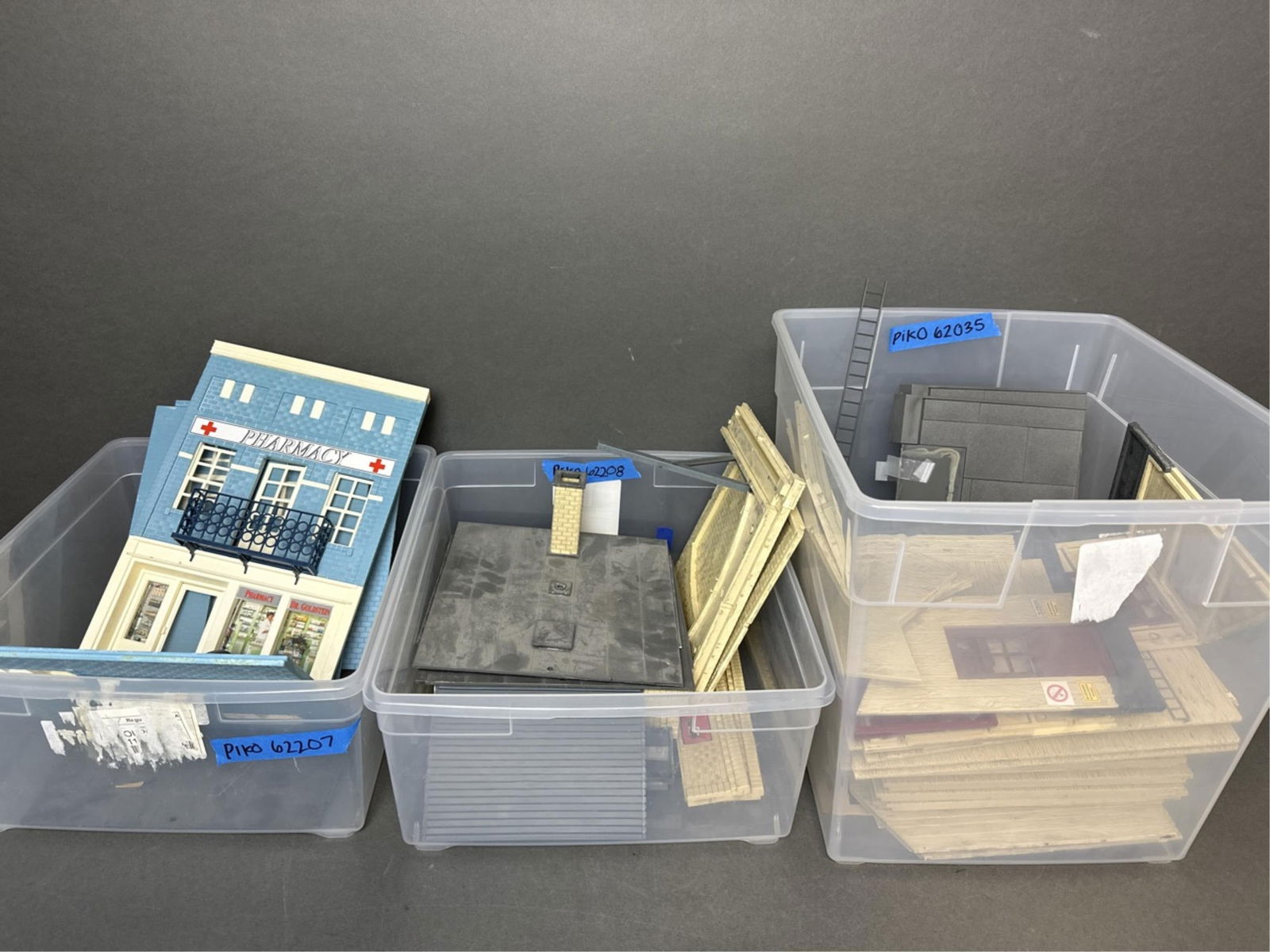 Piko G-scale Buildings - Dr. Goldstein Pharmacy, B (1 of 20)