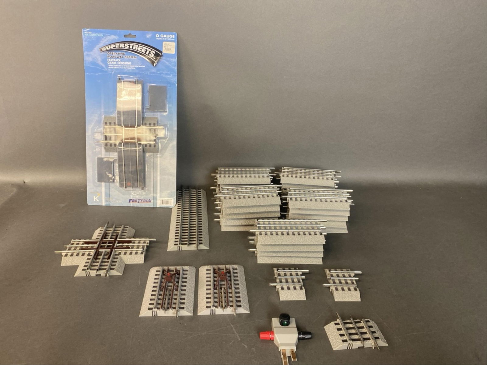 Lionel O-scale FastTrack accessories (1 of 11)