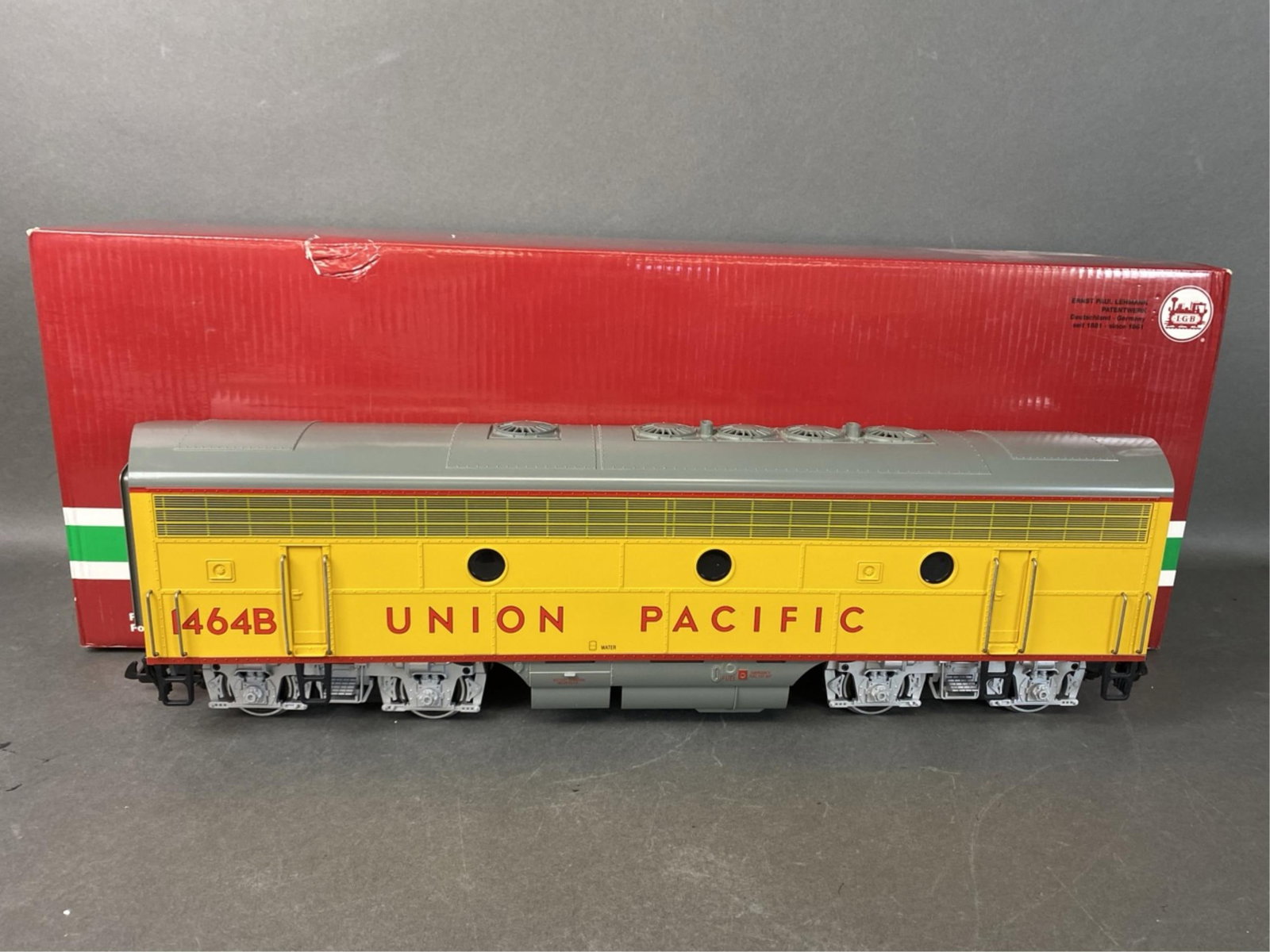 LGB trains G-scale Union Pacific F7 B sound unit c: Collection item; comes with original box; view photos for any details and imperfectionsLocation: R-5