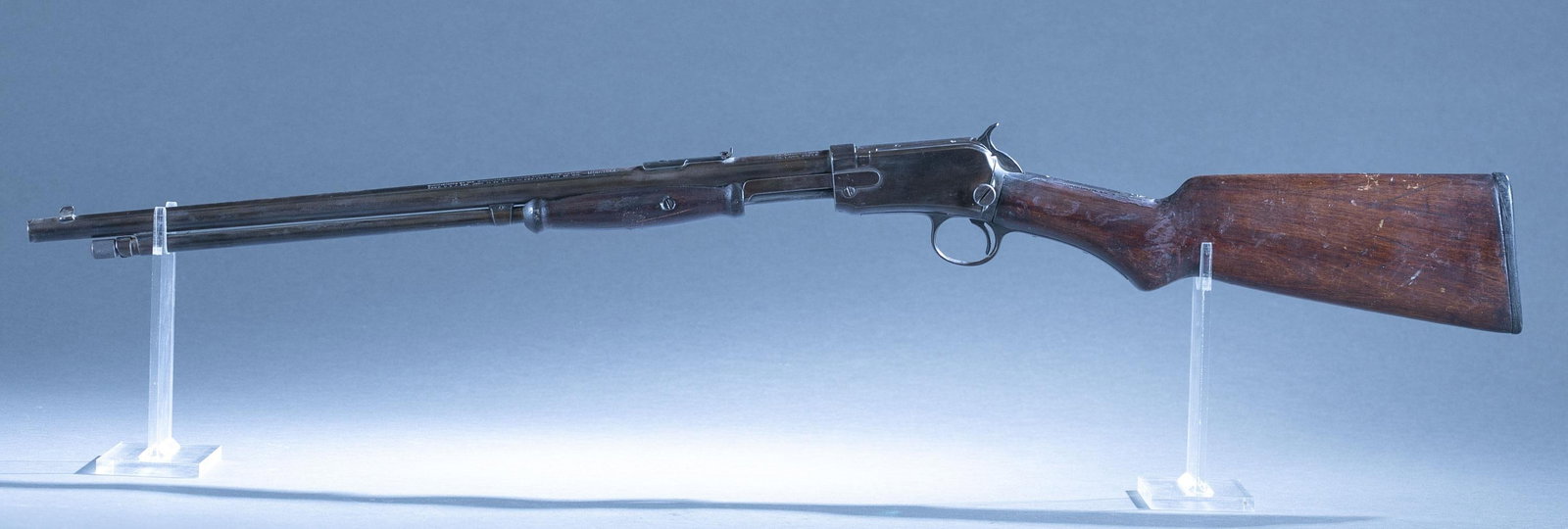 Winchester M1906 rifle, .22 cal: A Winchester Model 1906 slide action rifle, .22 Short, Long, or Long Rifle. Circa 1919. Blued finish. 20" barrel. Walnut stock with non-grooved fore end. 35 3/4" overall. Condition: Fine Condition. 75