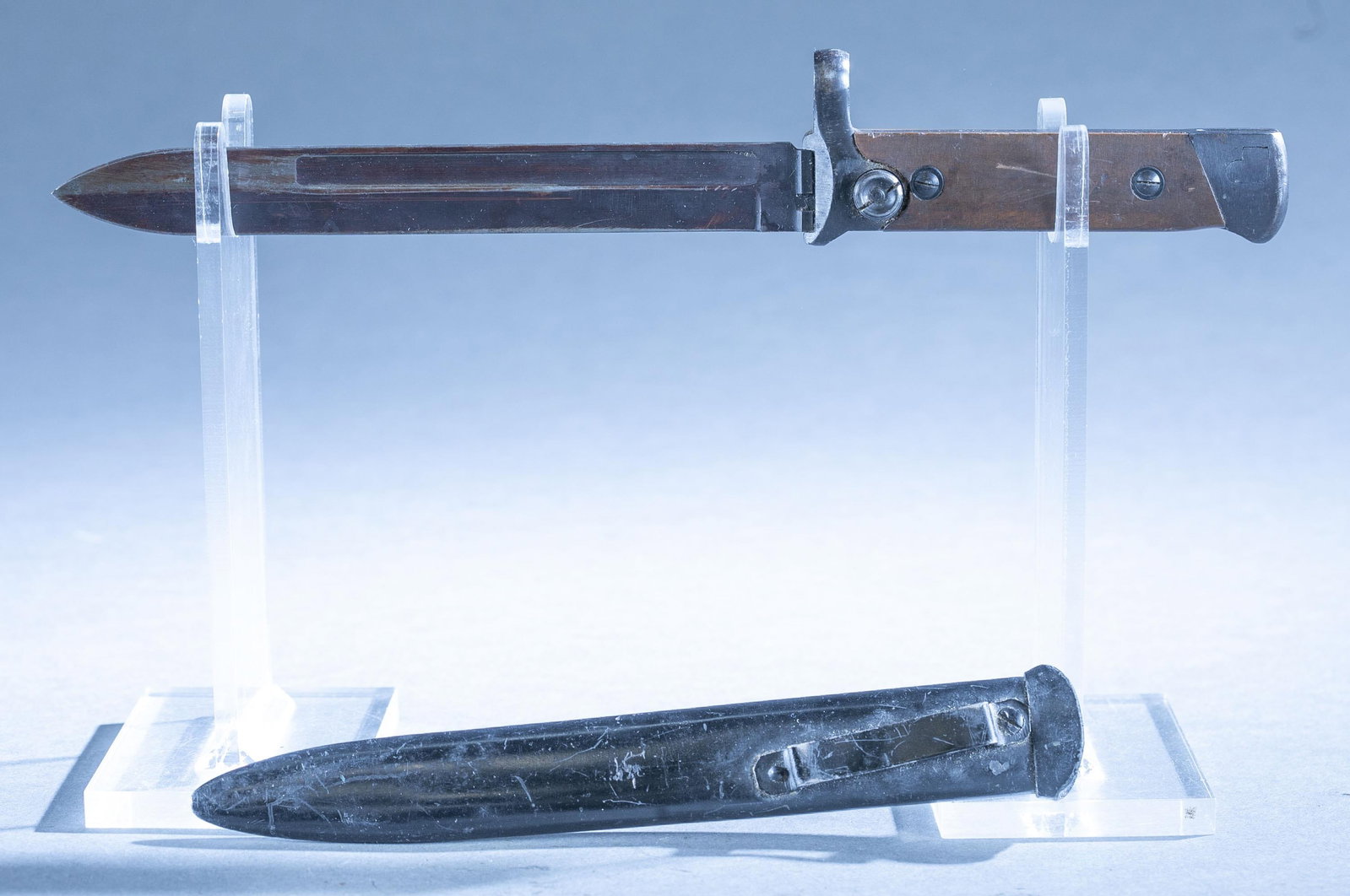 WWII Italian M1938 Carcano bayonet: A WWII Italian Model 1938 Carcano bayonet with scabbard. 7" blade. 11 3/4" overall. 8" scabbard.