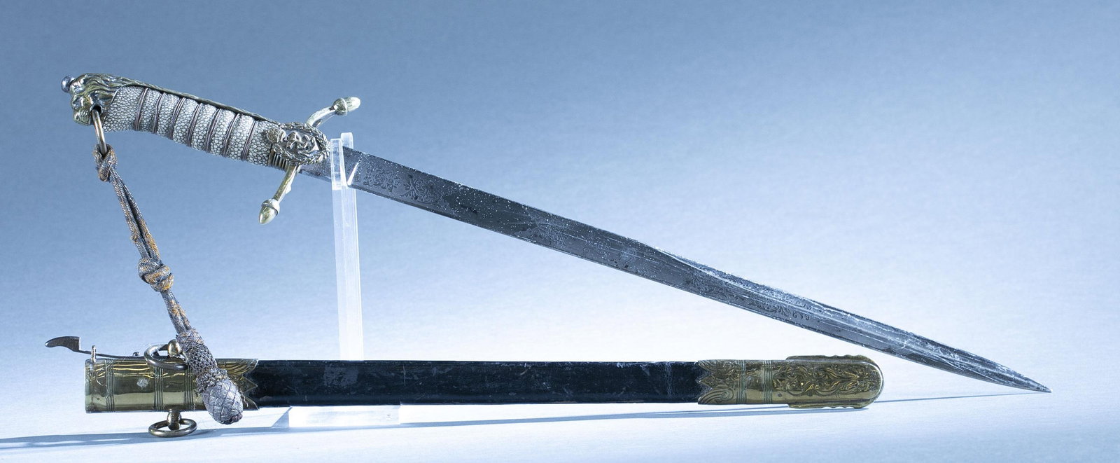 British Royal Navy Midshipman's Dirk with scabbard: A British Royal Navy Midshipman's Dirk with scabbard and sword knot, Late 19th Century. 18" single edged etched blade. Marked on ricasso "HENRY WILKINSON PALL MALL LONDON." Gilt brass crossguard and h
