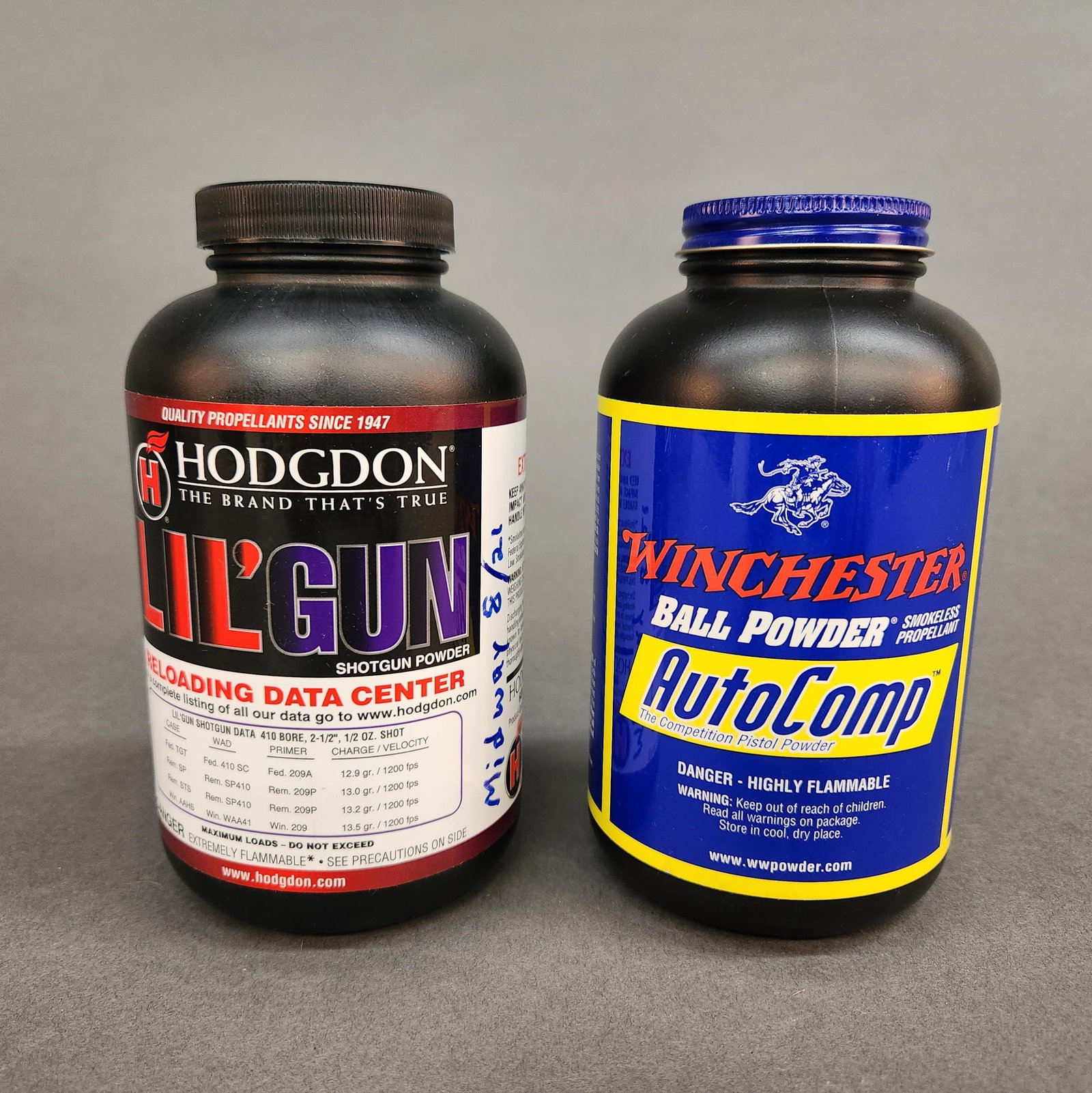 2 1 lb Smokeless powder: Two 1 lb smokeless powder. ++ Winchester AutoComp pistol powder. ++ Hodgdon Lil' Gun shotgun powder.