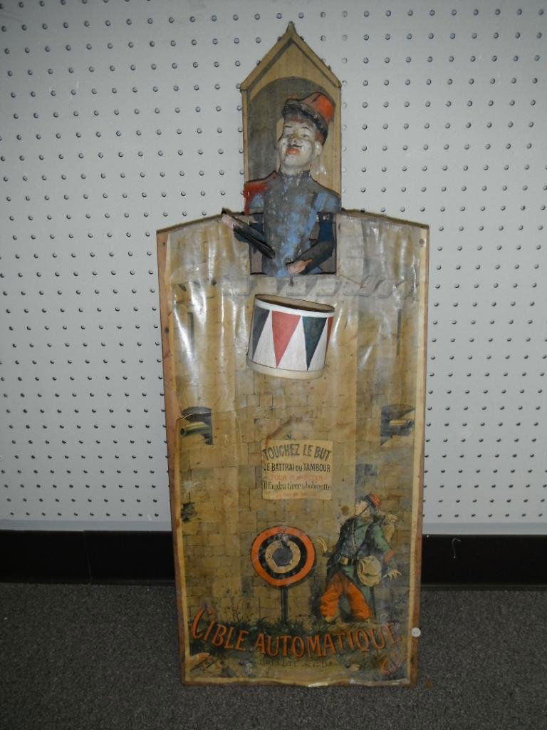 French toy gun target.: French toy gun target."Cible automatique. Touchez le but. Je battrai du tambour pour m'arreter. Il faudra tirer la bobinette a bas de la cible."