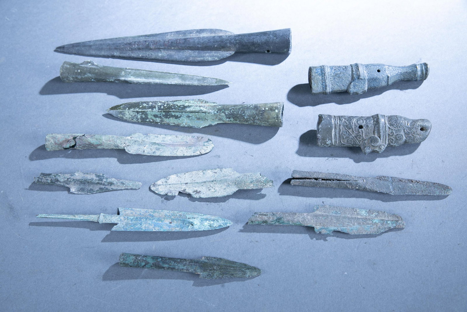 Ancient Chinese bronze spear and projectile points: An ancient Chinese bronze spear and projectile points. Includes four spear points and two ferrules. Six projectile points. Largest: 10 1/2". Smallest: 4".