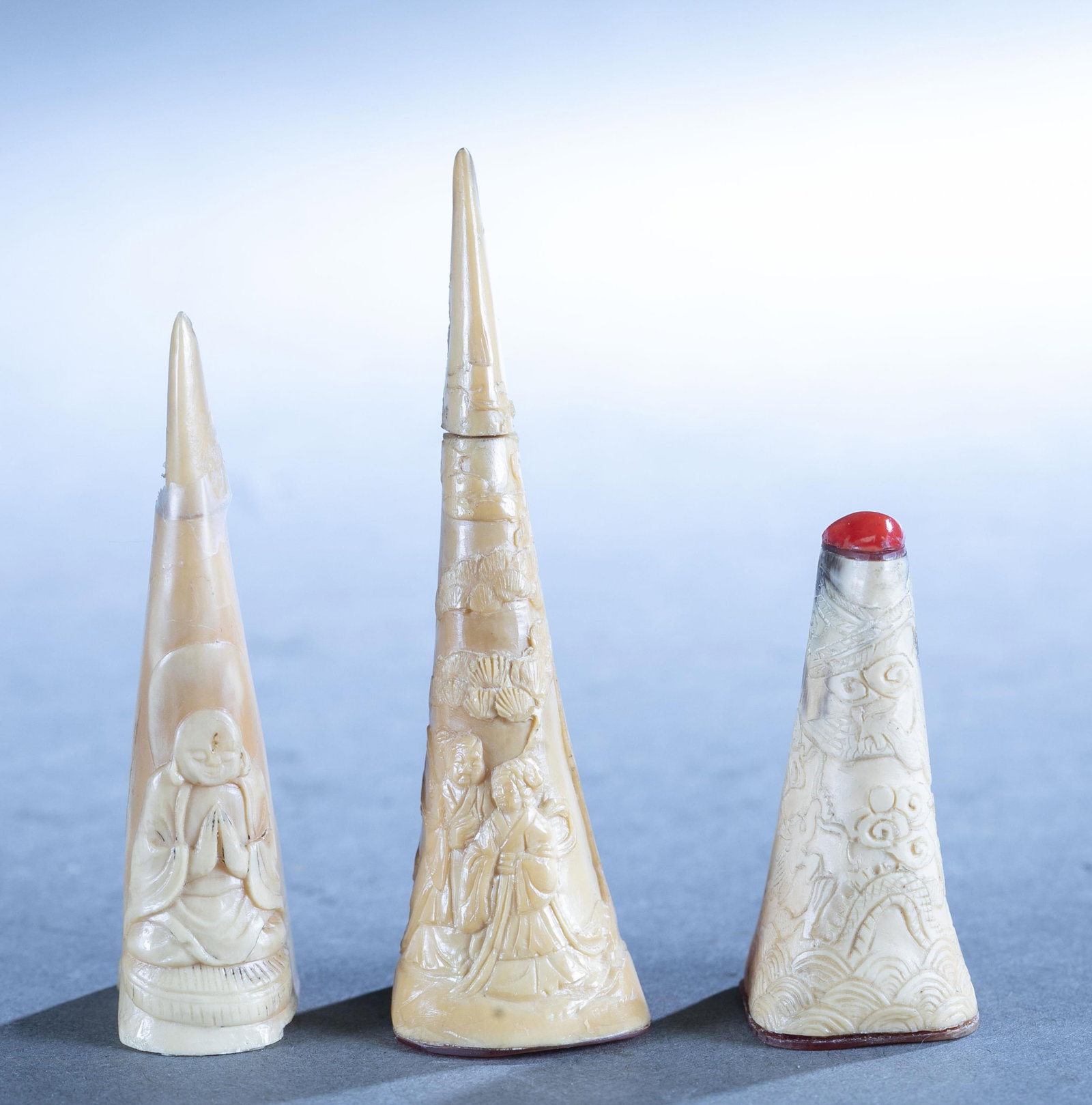 3 Chinese hornbill snuff bottles.: A group of three Chinese hornbill snuff bottles. Largest: 3 3/4" x 1 1/4" x 1 1/8". Smallest: 2 1/4" x 1" x 1".One missing bottom.