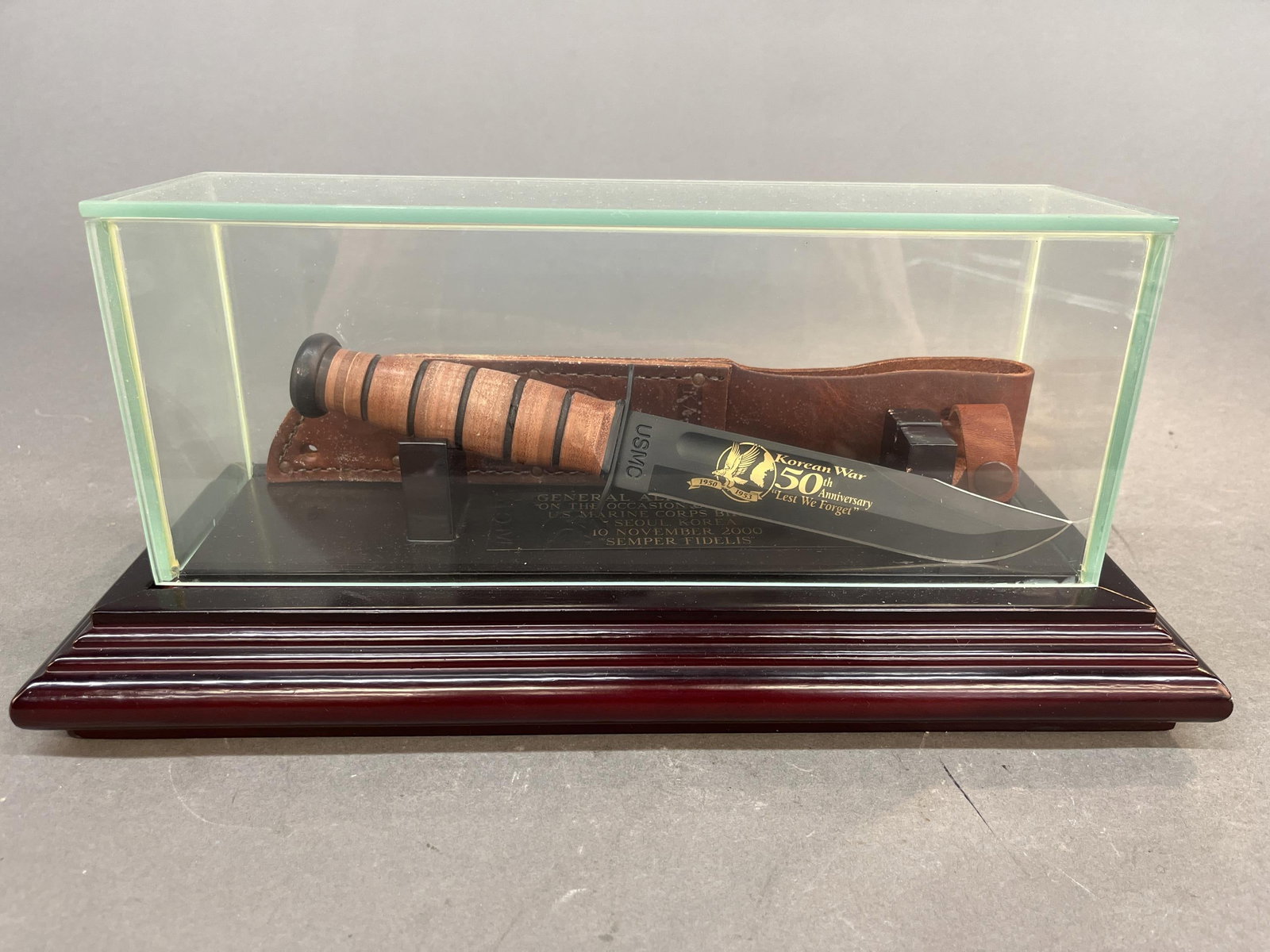 Gen. Gray KABAR Korean War Ann. knife in case: A General Alfred M. Gray Jr. KABAR 50th Anniversary Korean War knife and sheath in walnut case. Plaque presents knife to Gen. Gray in 2000 for the U.S.M.C. birthday. 7 1/2" x 16 3/4" x 7". Condition: 