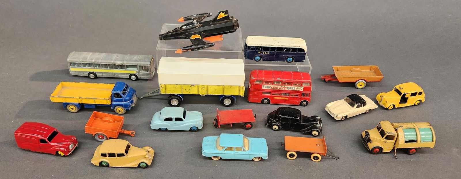 18 Meccano Dinky Toys vehicles (1 of 5)