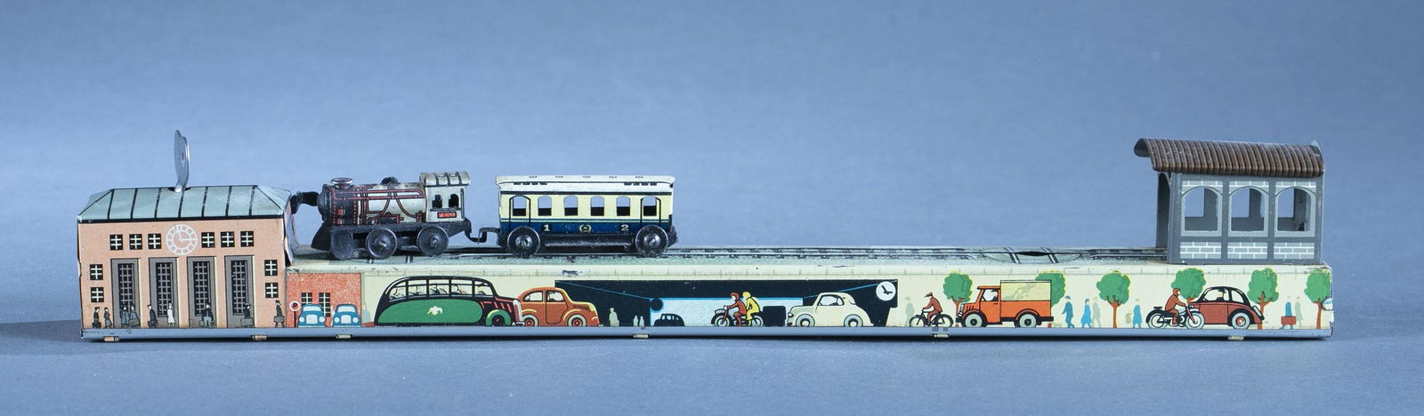 Arnold tin litho wind up reversing train (1 of 4)