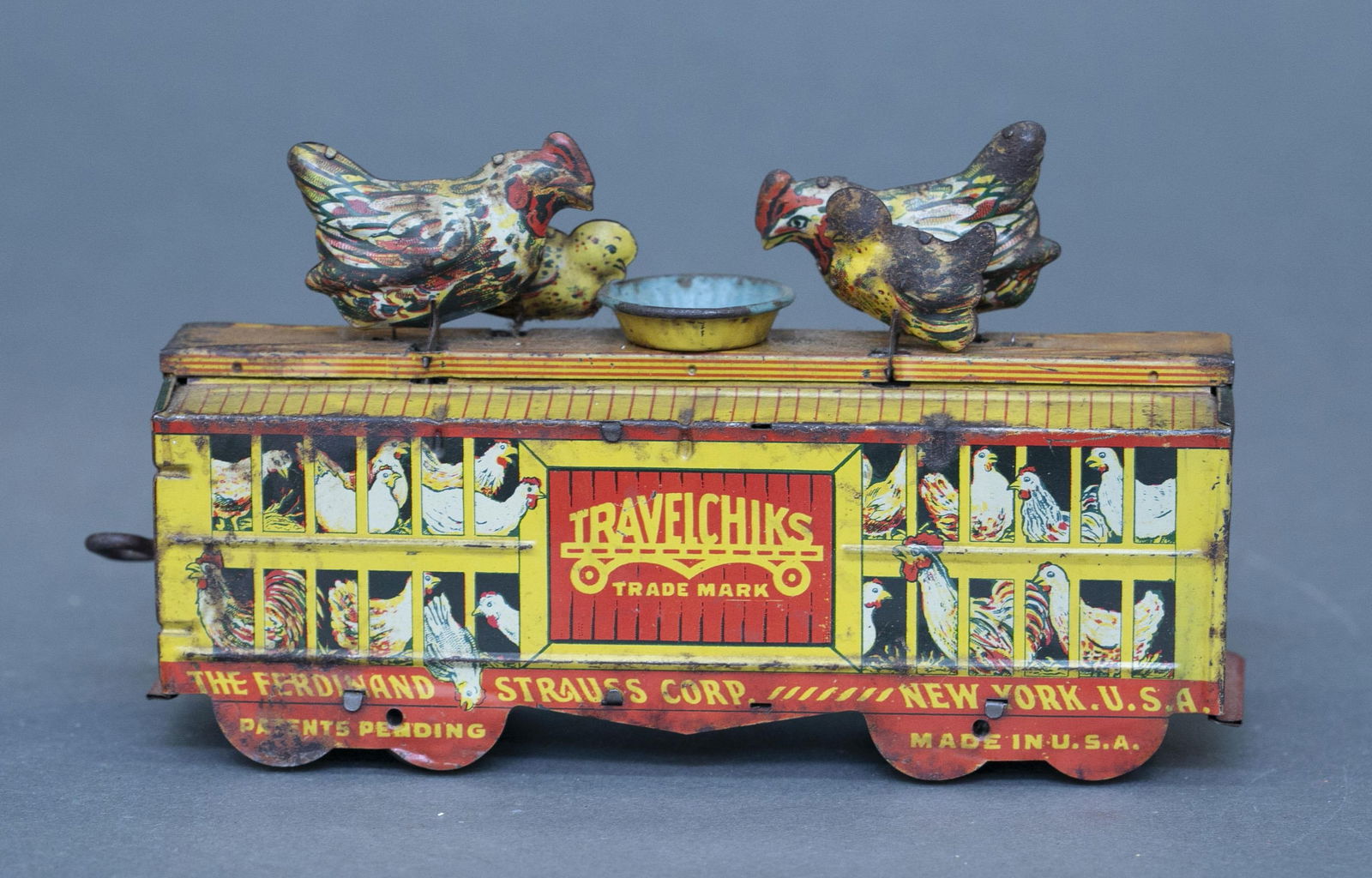 Strauss "Travelchiks" tin litho windup car (1 of 5)