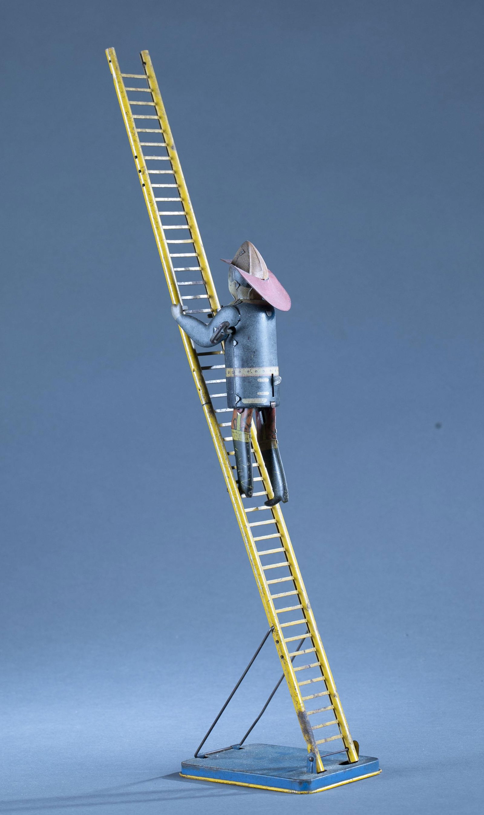 Marx Smokey Joe tin litho wind up climbing fireman (1 of 6)