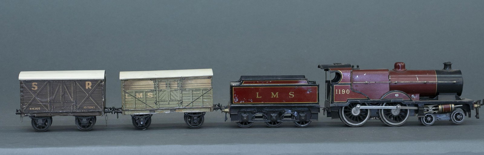 Carette for Bassett-Lowke engine and two cars (1 of 8)