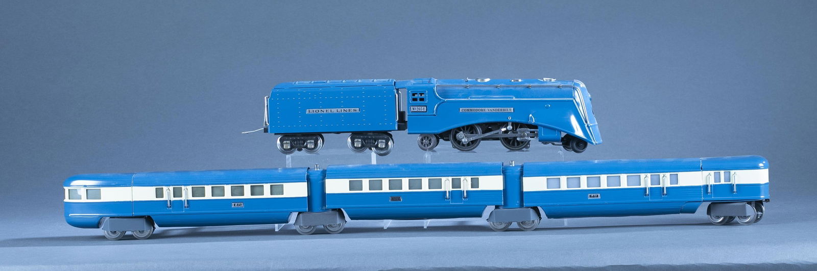 Prewar Lionel O Gauge Blue Streak passenger set (1 of 6)