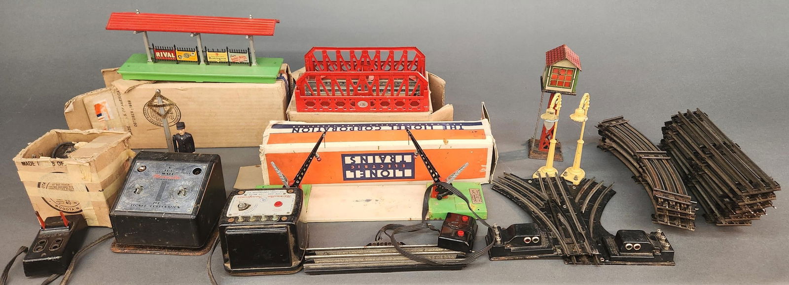 Prewar Lionel accessories, transformers, and track (1 of 4)