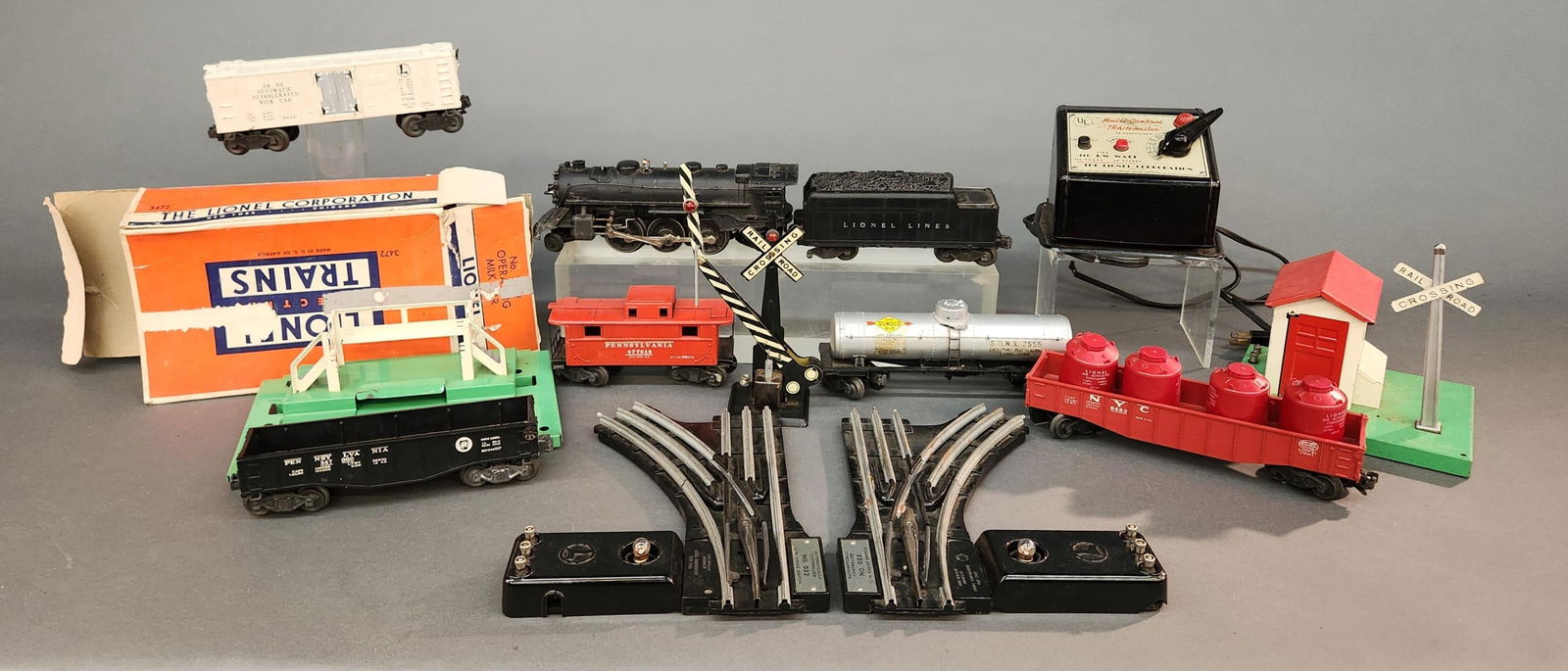 Postwar Lionel 224 engine, cars, and accessories. (1 of 4)