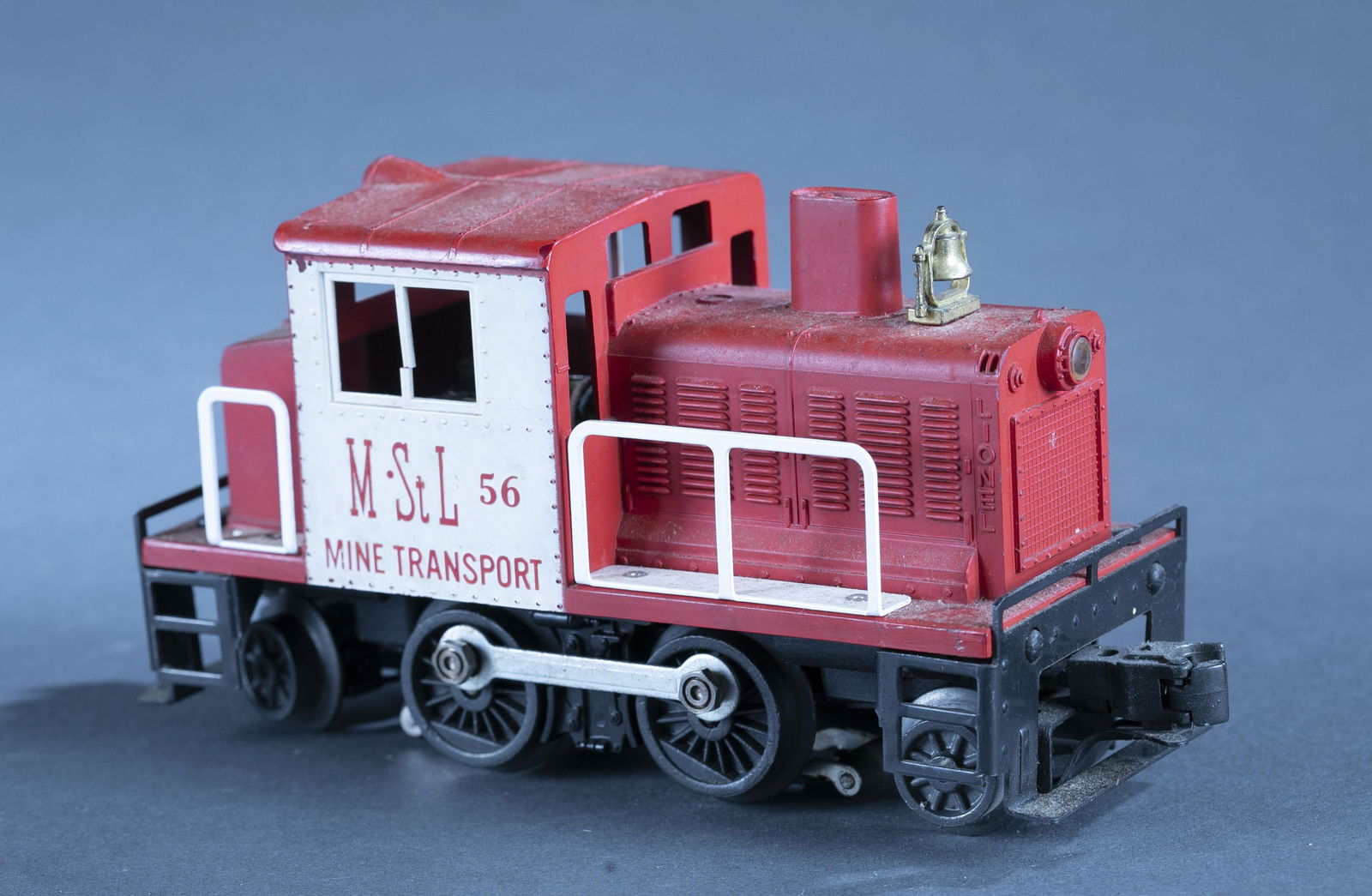 Postwar Lionel O Gauge No. 56 M St-L switcher (1 of 4)