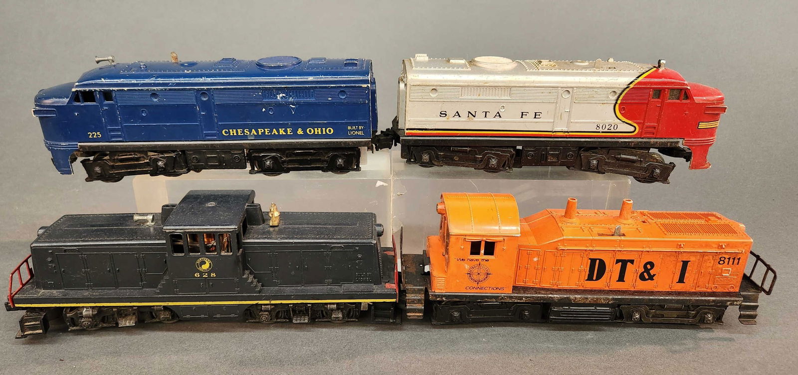 4 Postwar Lionel O guage engines (1 of 3)