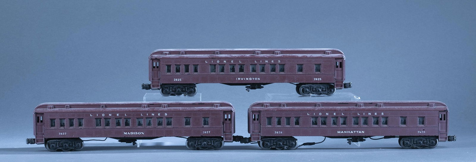 3 Postwar Lionel O Gauge passenger cars (1 of 5)