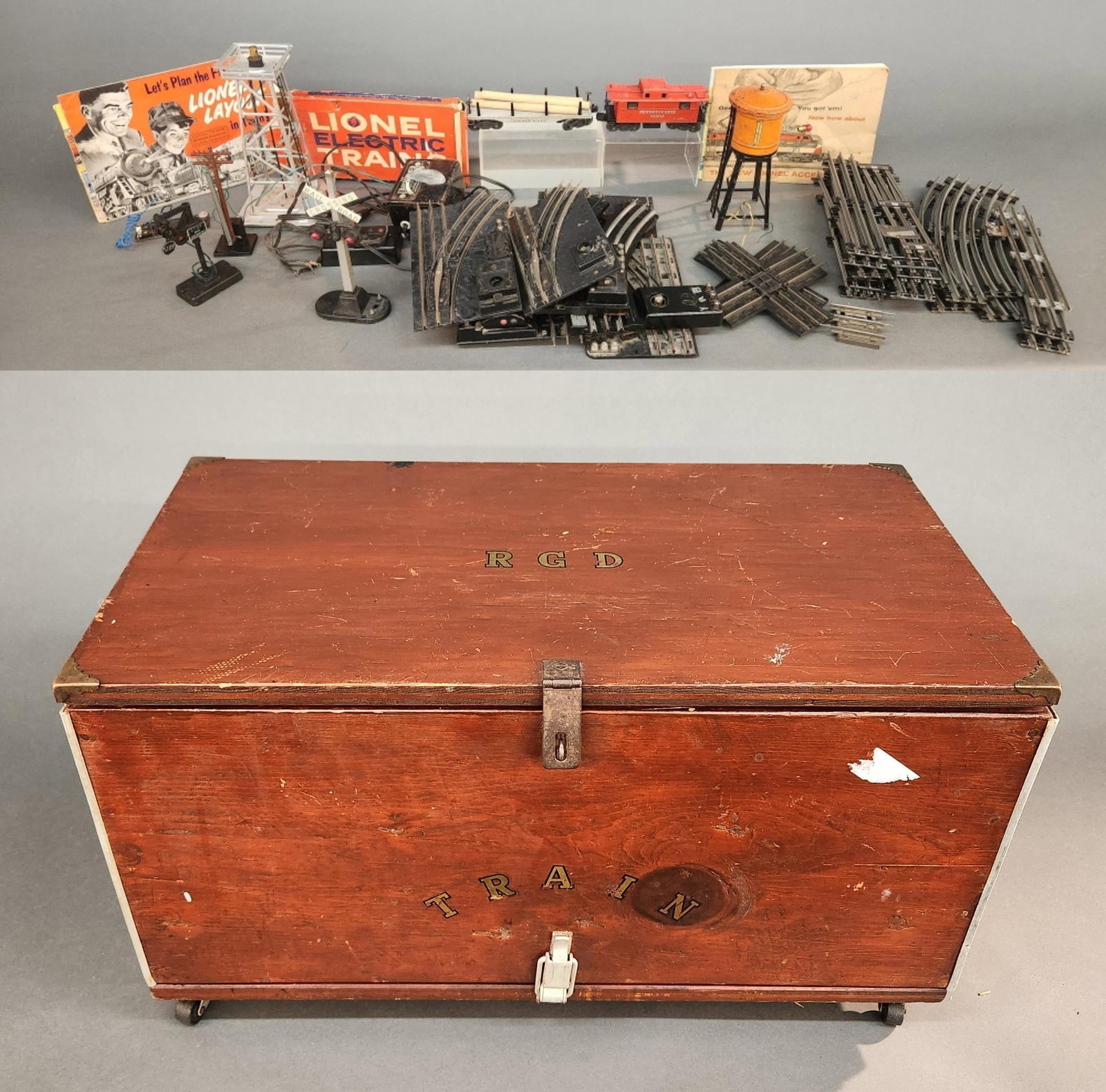 Lionel O Gauge cars, track, accessories and box (1 of 12)