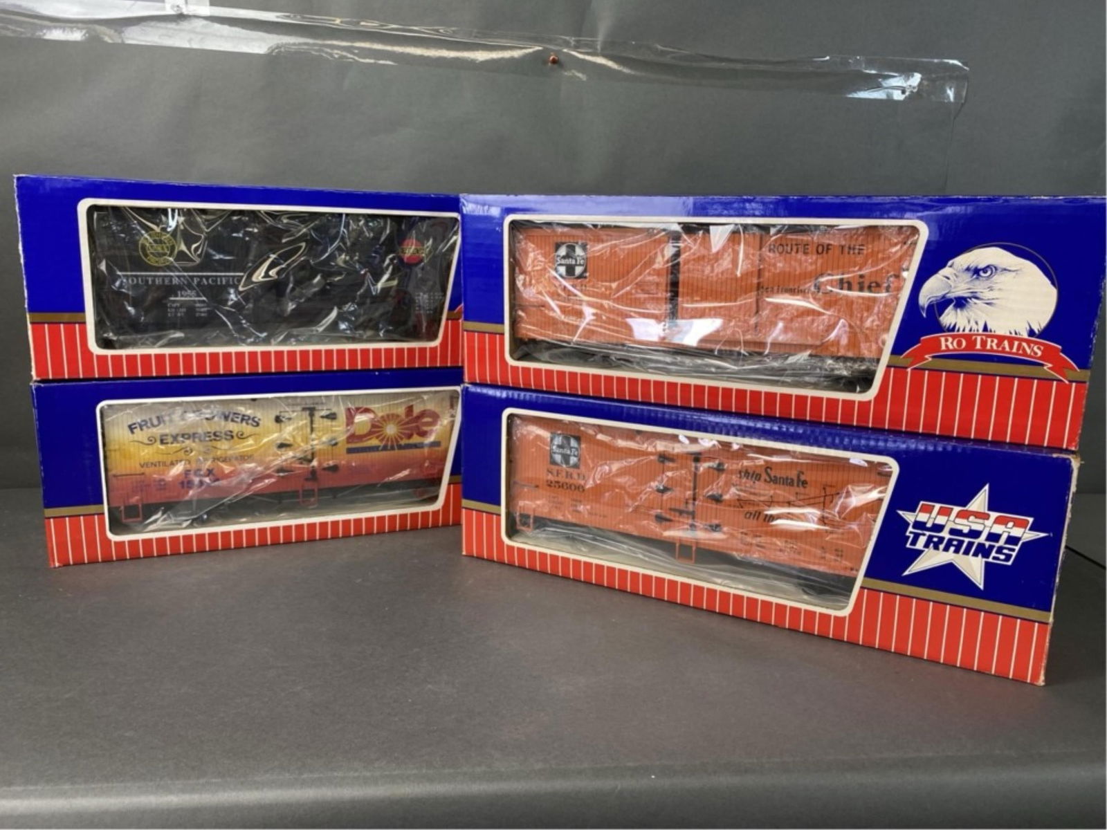 4 RO Trains train cars in box (1 of 20)