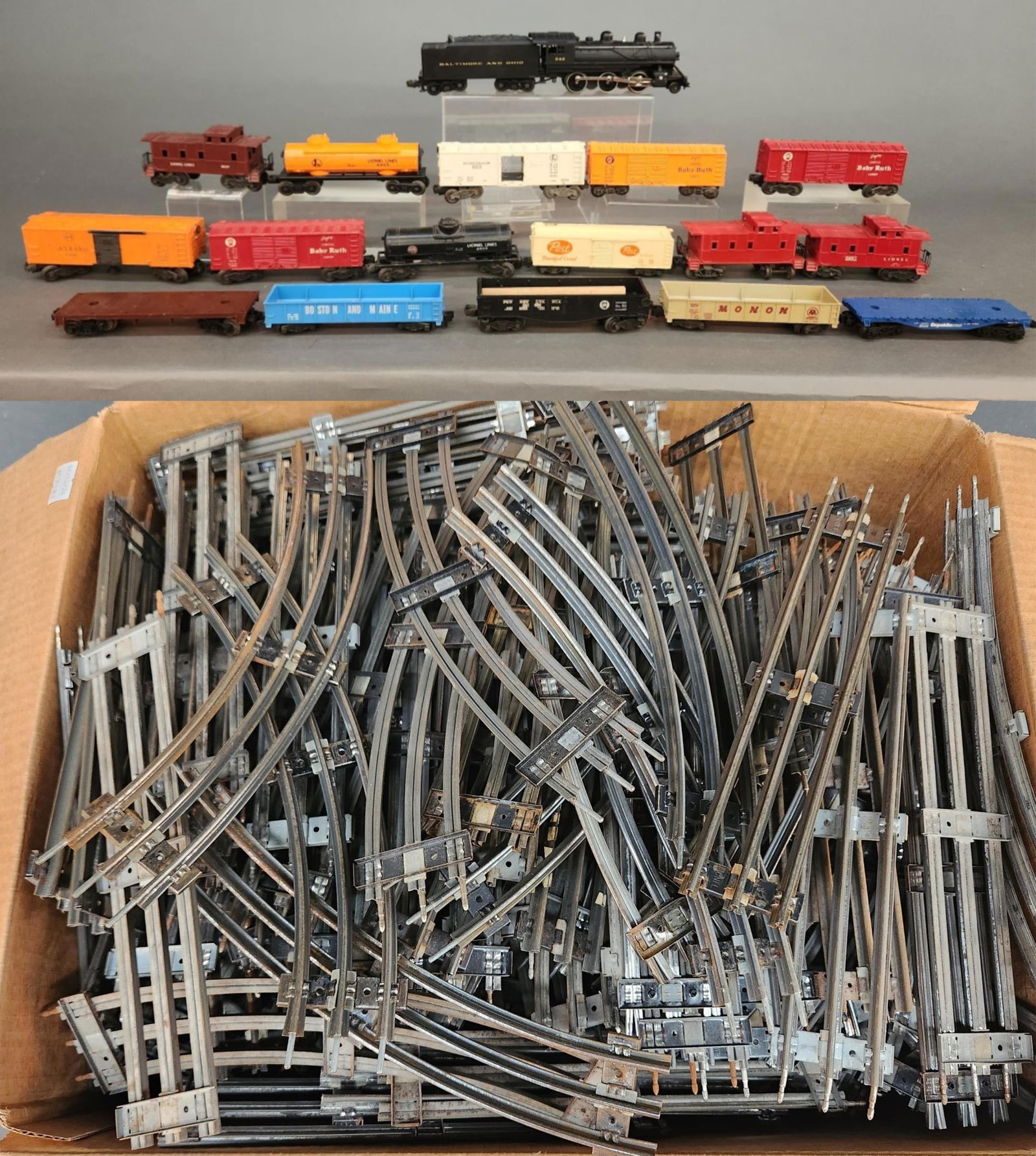 MTH O Gauge 30-1137 engine, 17 Lionel cars & track (1 of 15)