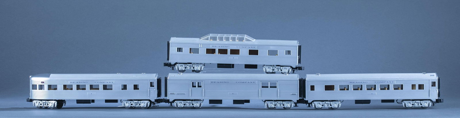 4 MTH O Gauge Reading Company passenger cars (1 of 5)