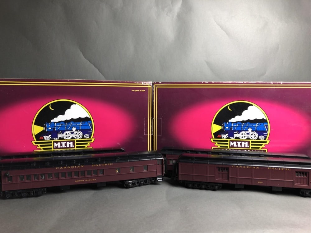 2 MTH O Gauge CP passenger cars in box (1 of 20)