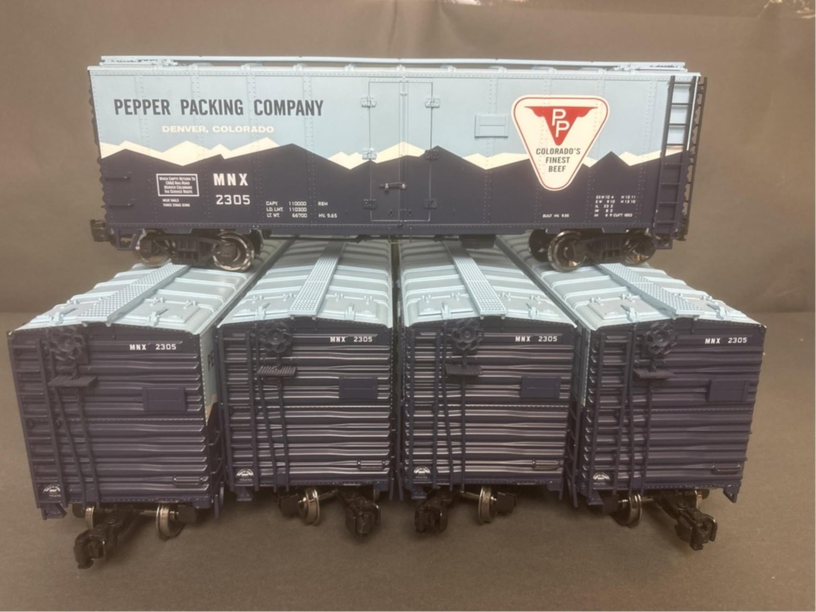 5 Aristo Craft G Scale No. 46246 steel reefer cars: A group of five Aristo Craft G Scale No. 46246 steel reefer cars. R2 6" x 17" x 4"