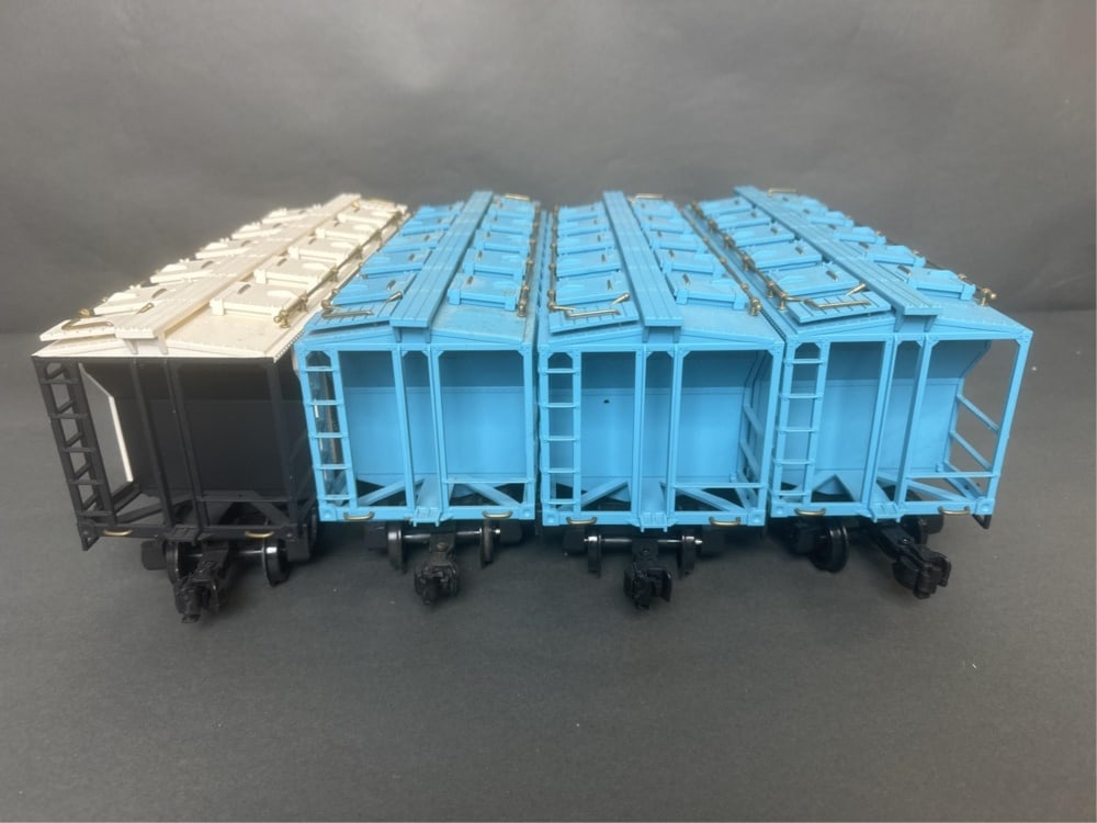 4 Aristo Craft G Scale 2 bay covered hoppers (1 of 20)