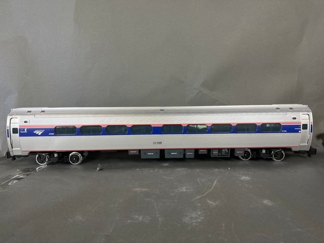 LGB Trains G-scale Amfleet Passenger car Phase V -: Note car does not come with a box; see photos for any details and imperfections