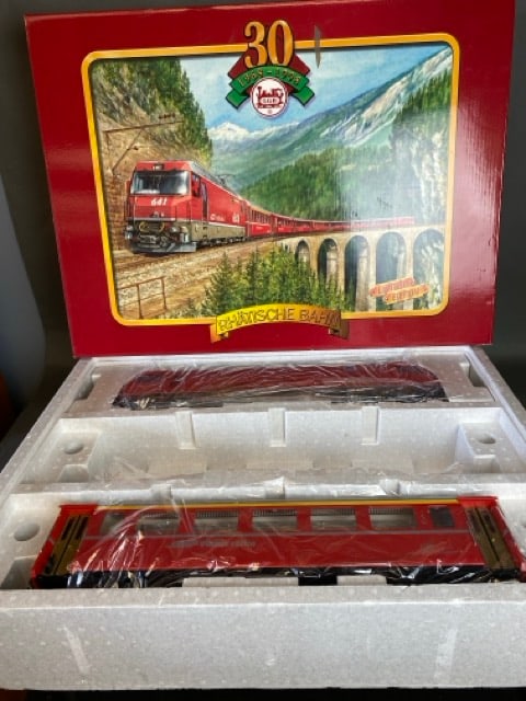 LGB G-scale RhB luxury super train set 30th Annive (1 of 4)