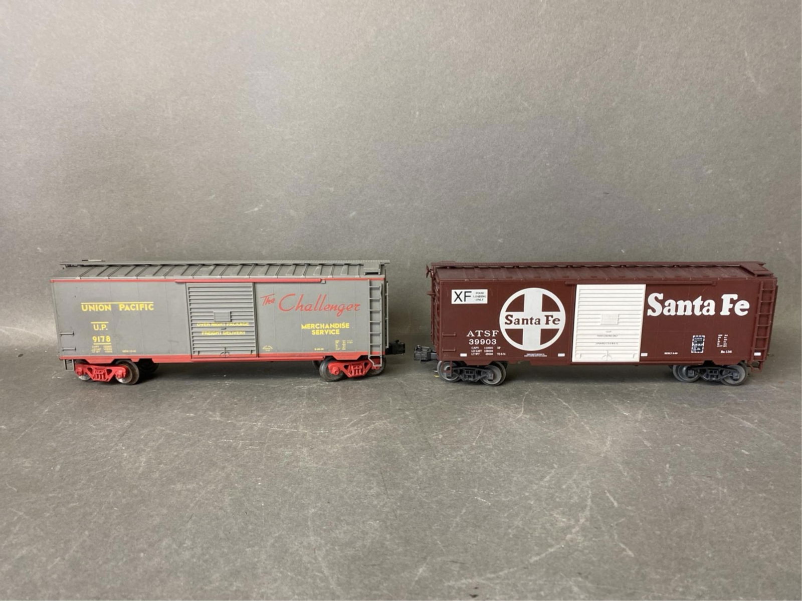 Weaver O-scale Union Pacific 40? box car and Santa (1 of 10)