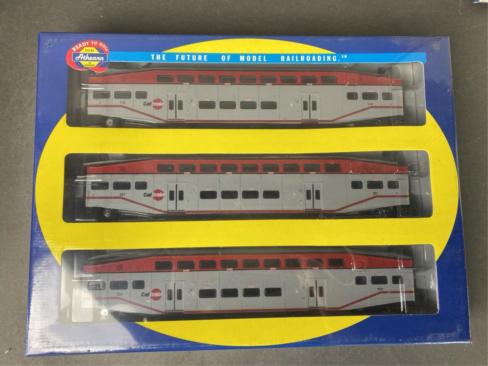Athearn train HO scale 2588 Caltrain Bombardier co (1 of 7)