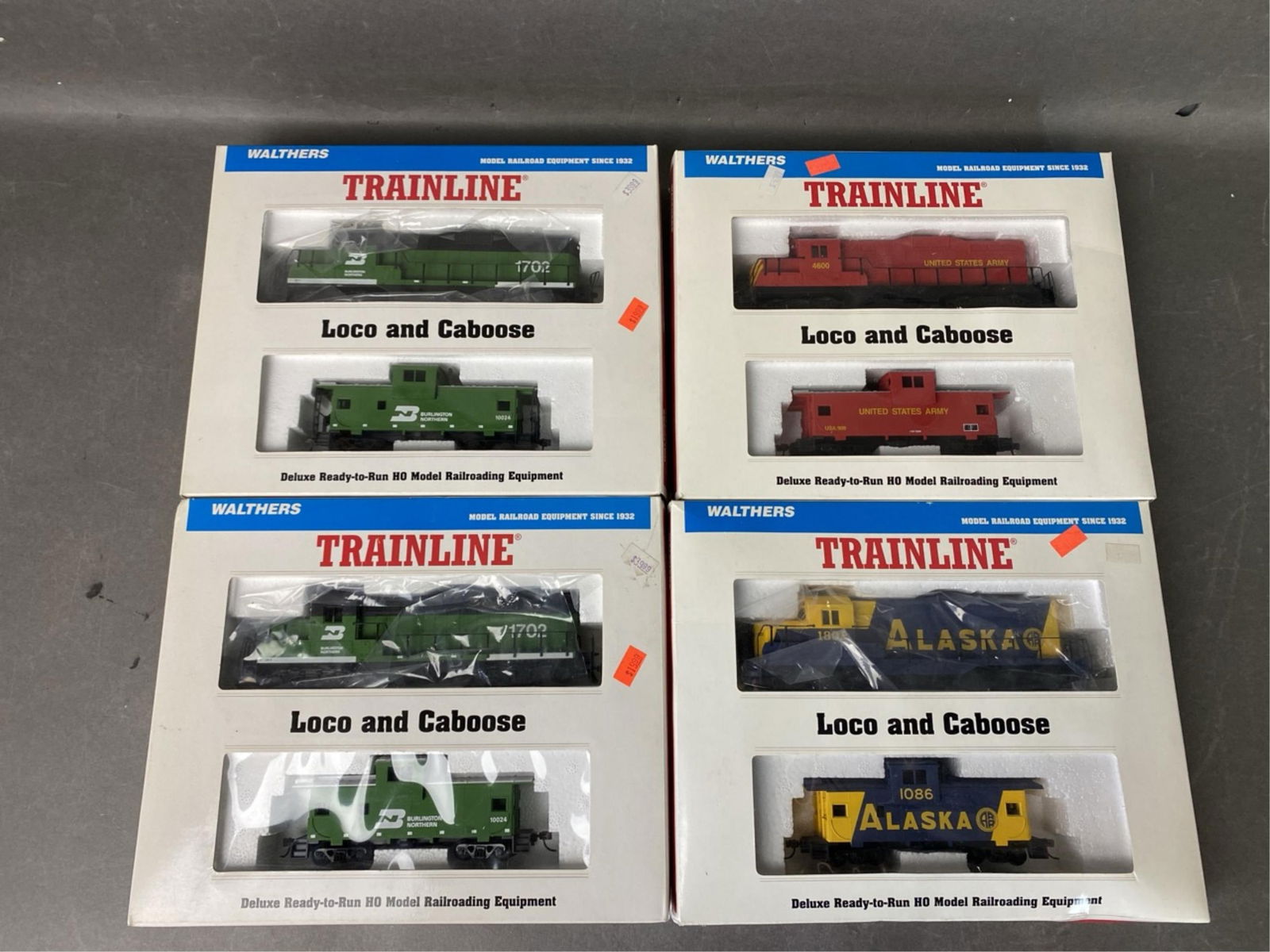 Walthers Trainline HO scale locomotive and caboose (1 of 13)