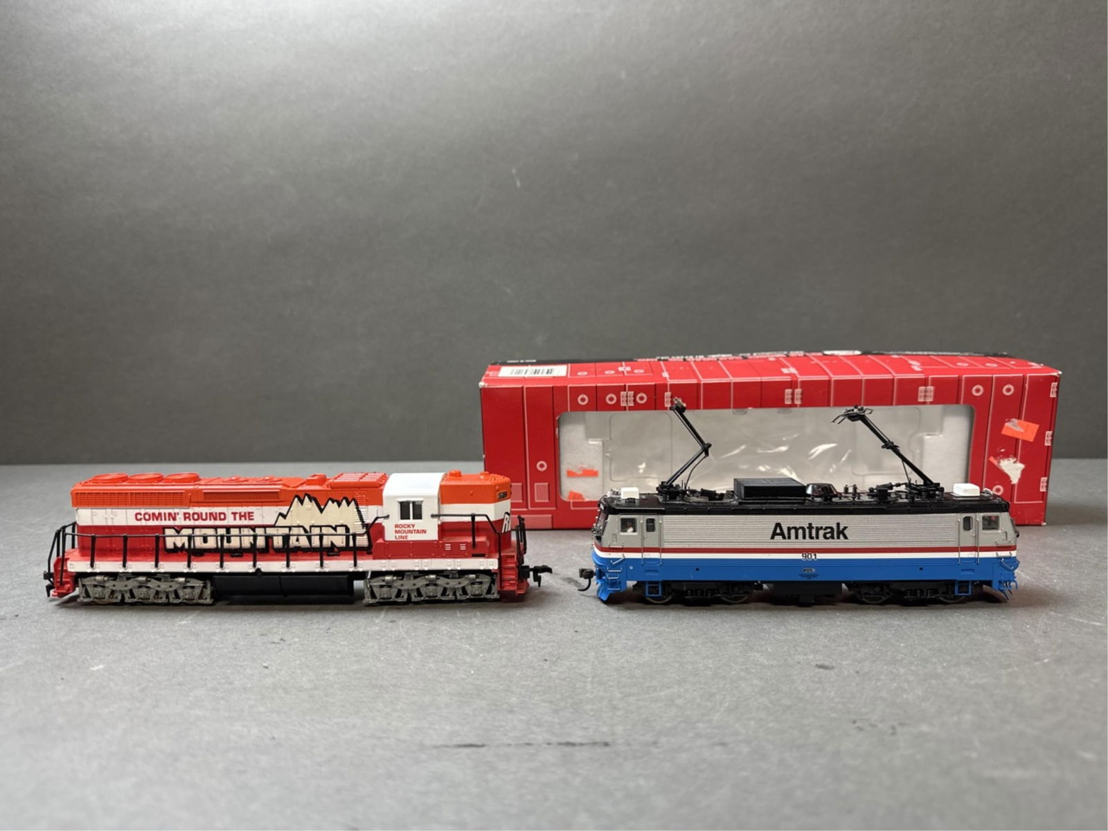 Tyco HO SD-24 Rocky Mountain Line Diesel Locomotiv (1 of 14)