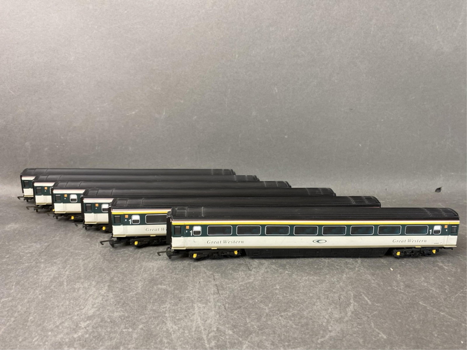 Hornby railway 00 gauge Great Western coach cars: Hornby railway 00 gauge Great Western coach cars