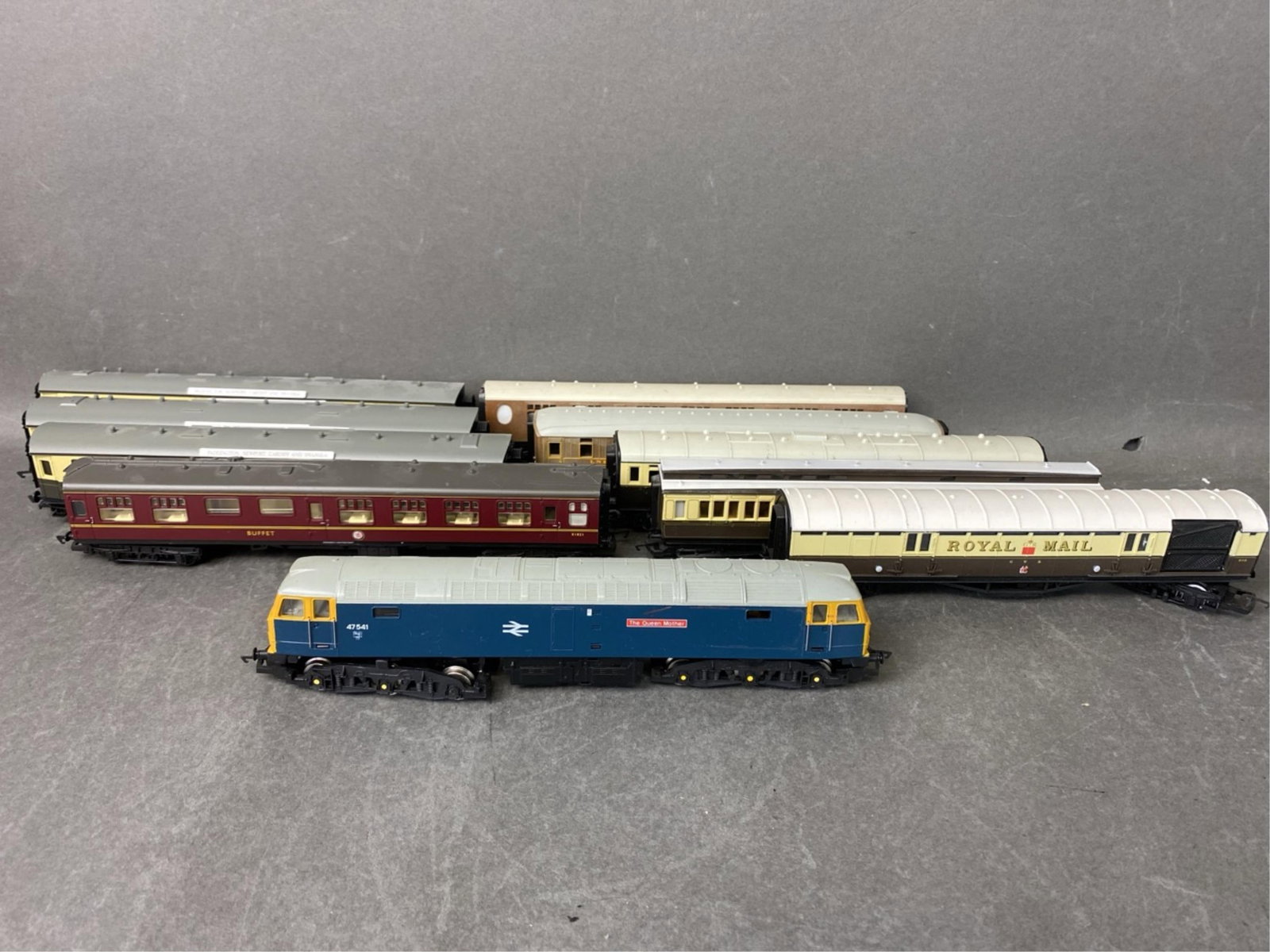 Hornby 00gauge R319 class 47 diesel 47541 the que: tested run slow / used