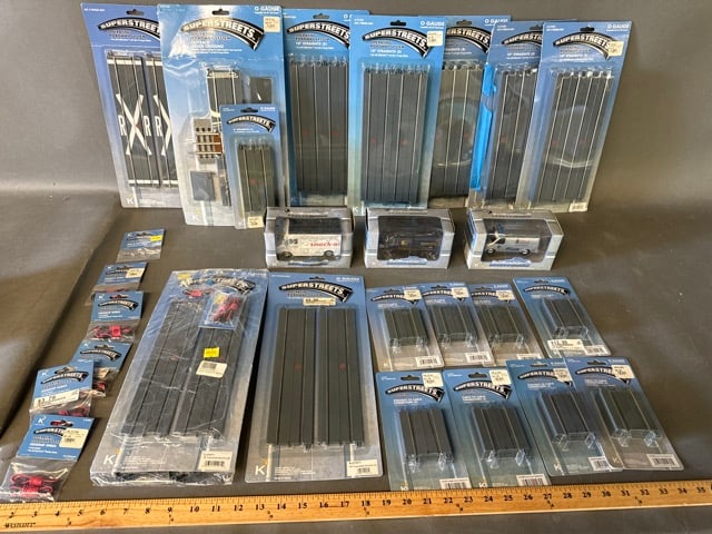 27pc. K-Line by Lionel NIB O Gauge Superstreets Ro (1 of 8)