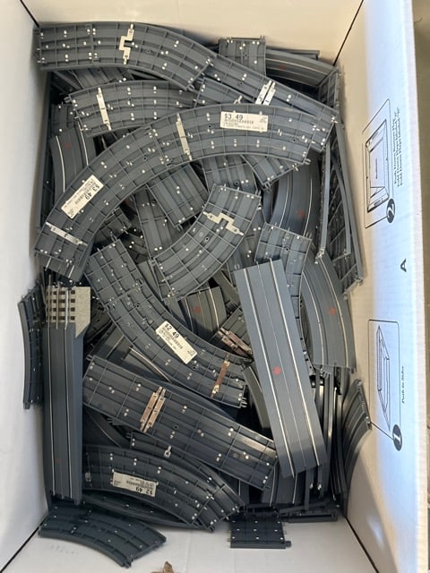 100+ pc Lionel / K-Line O Gauge Superstreets Roadw (1 of 2)